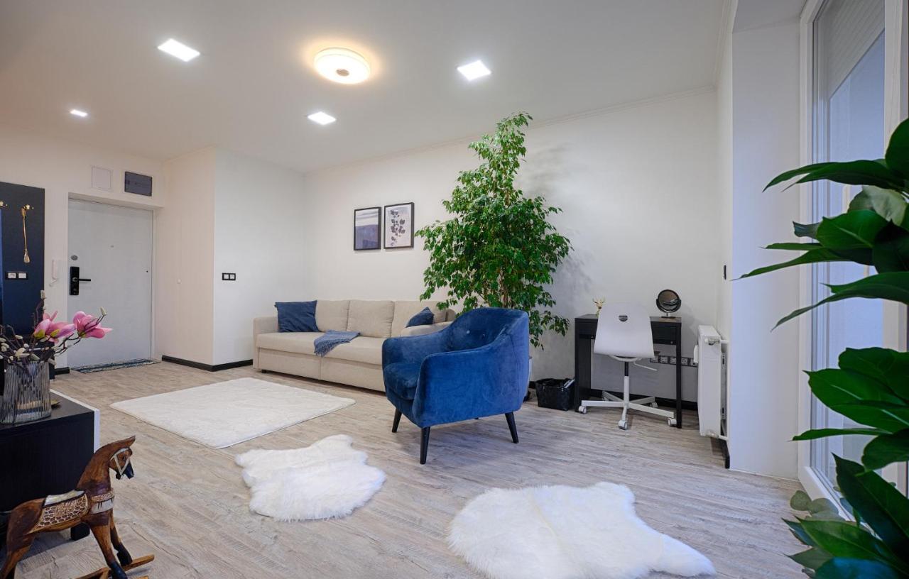 Monos Apartman Tatabánya Buitenkant foto