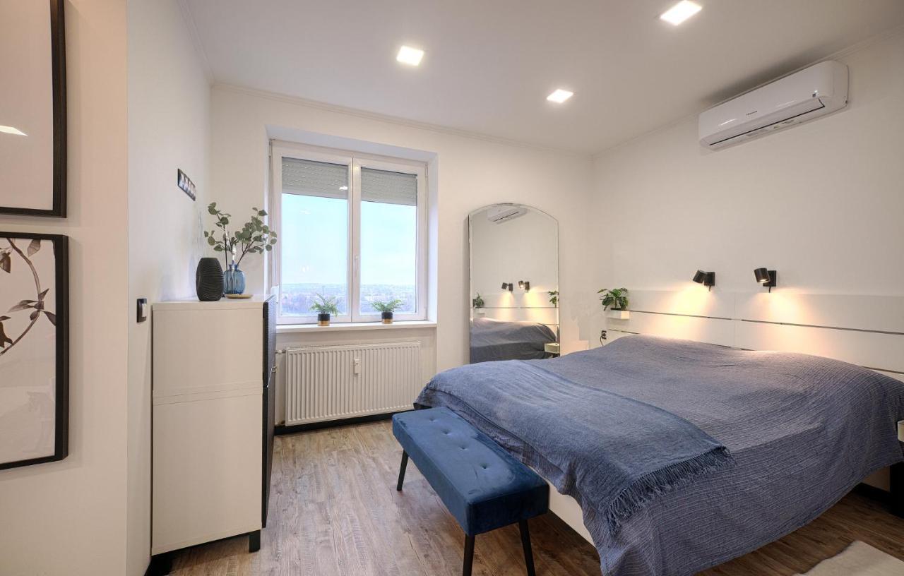 Monos Apartman Tatabánya Buitenkant foto