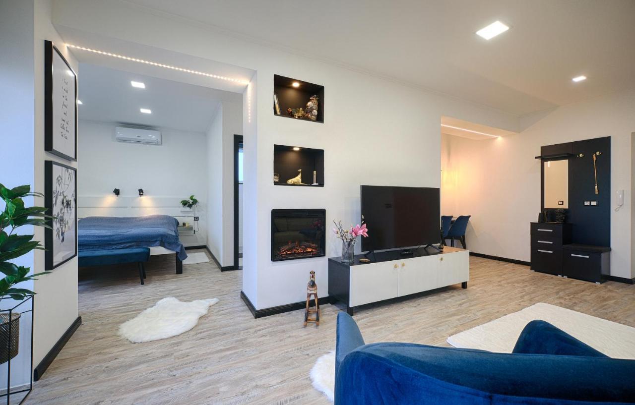 Monos Apartman Tatabánya Buitenkant foto