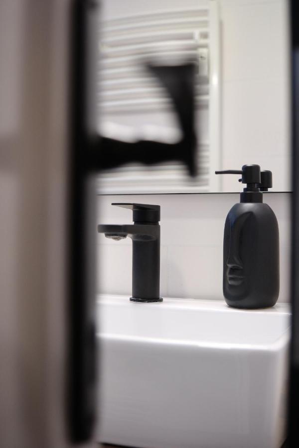 Monos Apartman Tatabánya Buitenkant foto