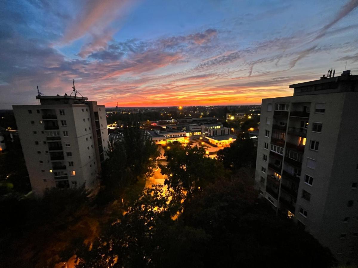 Monos Apartman Tatabánya Buitenkant foto